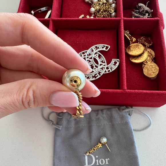 Dior Pearl Earings - Picture 3 of 3